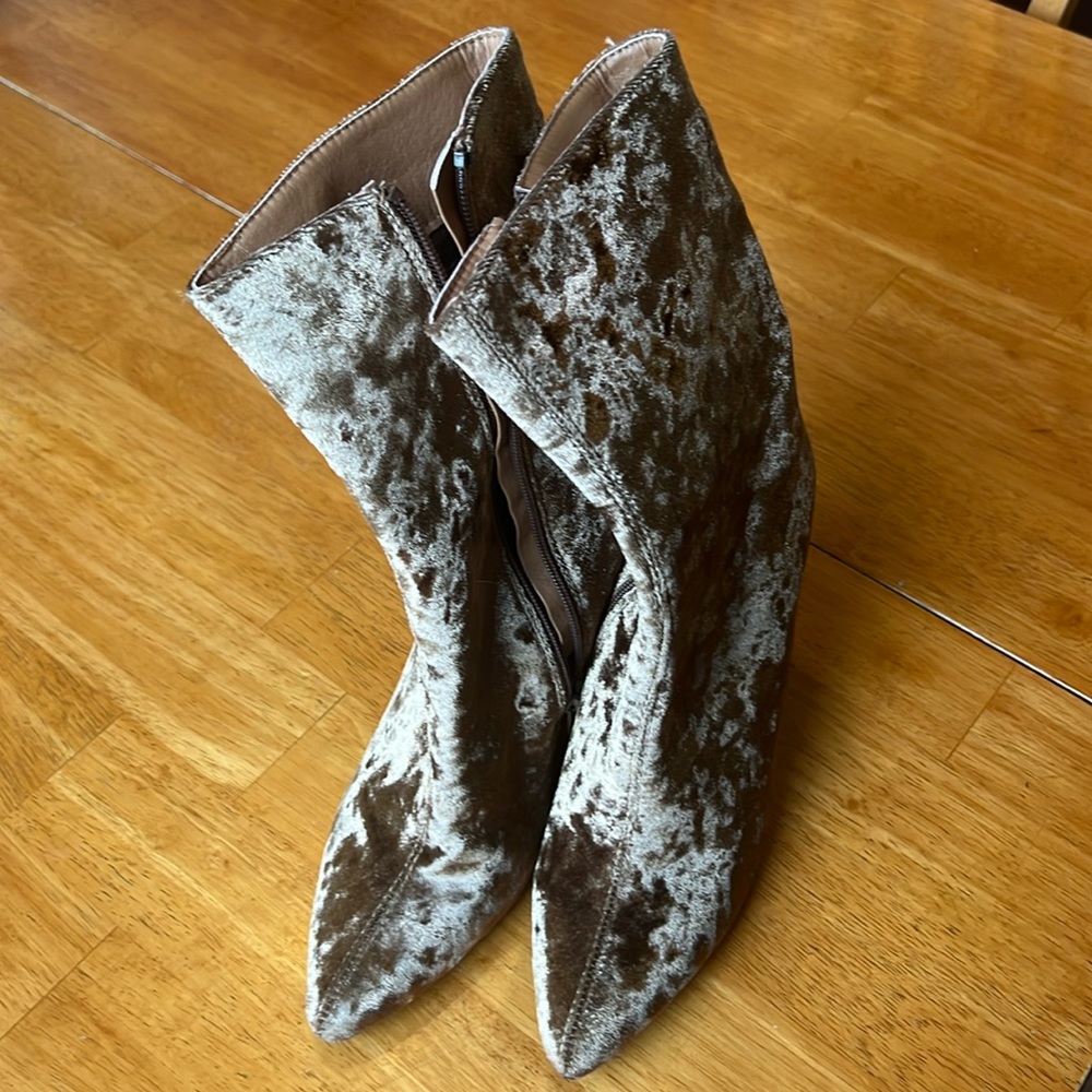 Women’s boots.